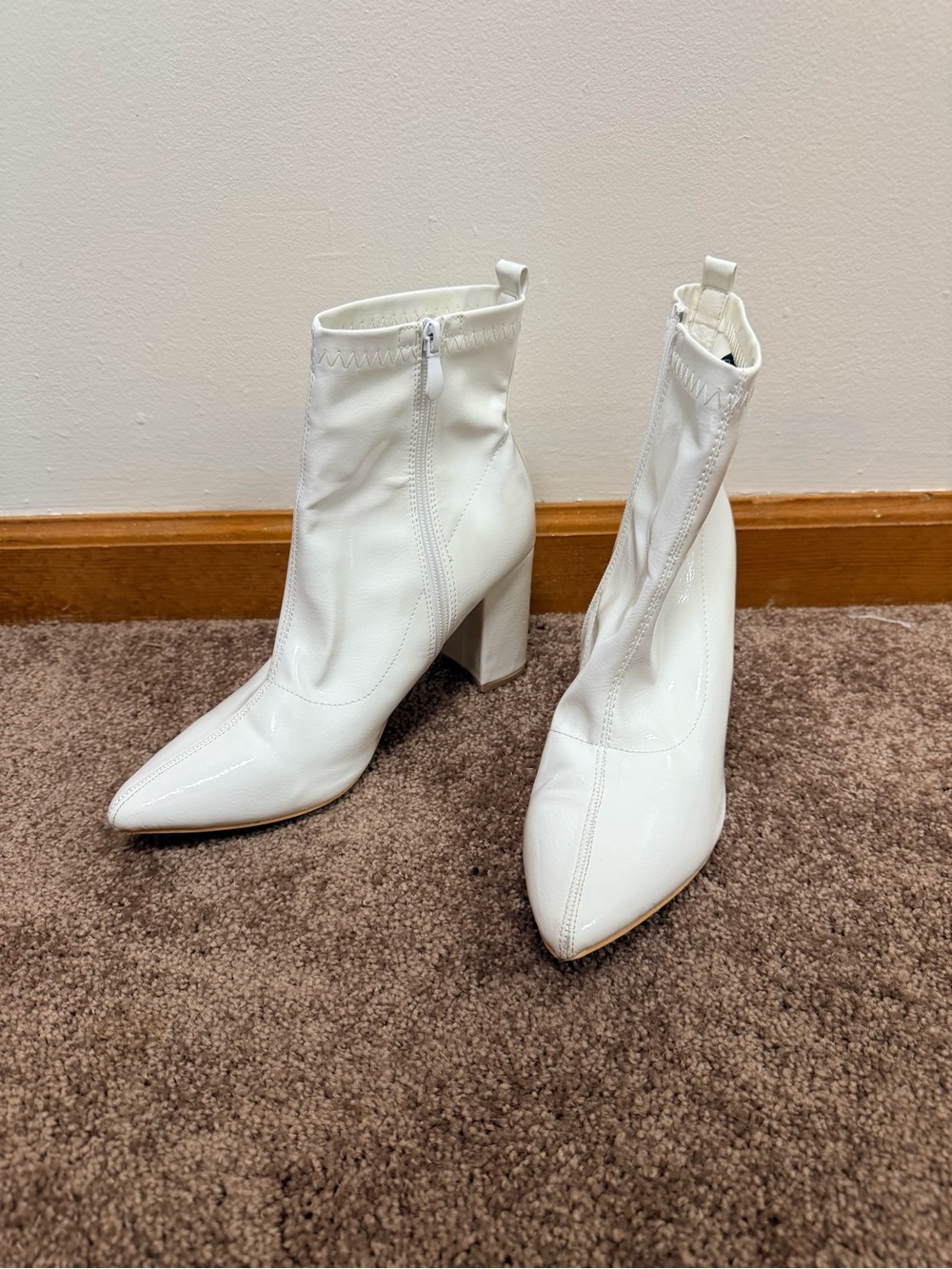 Women’s White Pointed Toe Block Heel Ankle Boots - Picture 2 of 8